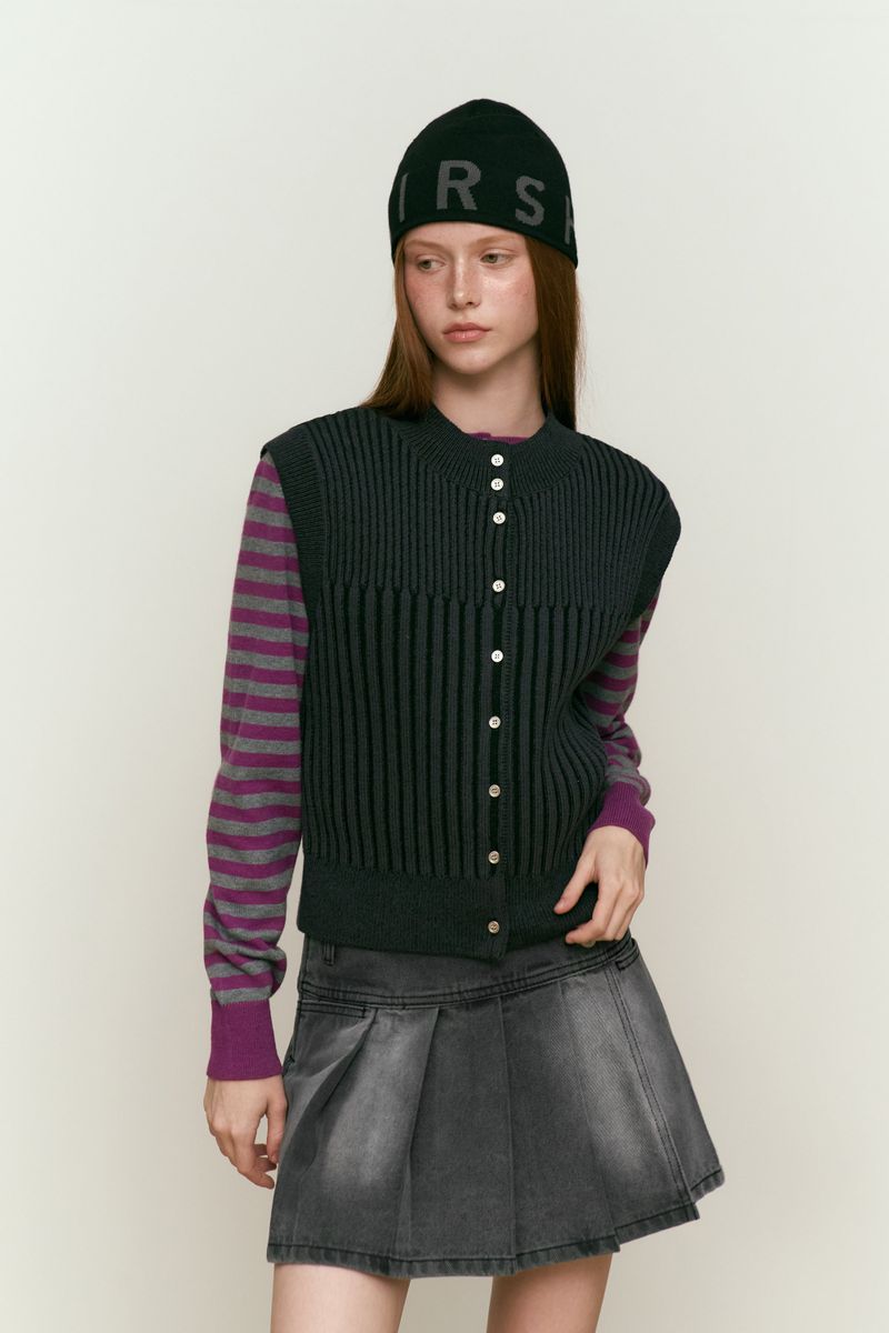 CHERRY CAP SLEEVE KNIT VEST [BLACK]
