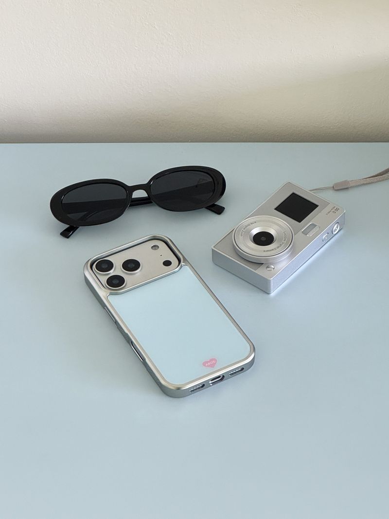 ABOE（アビオエ）の「[Magsafe] BLUE CREAM Silver Glass Bumper Case（Smartphone Accessories）」