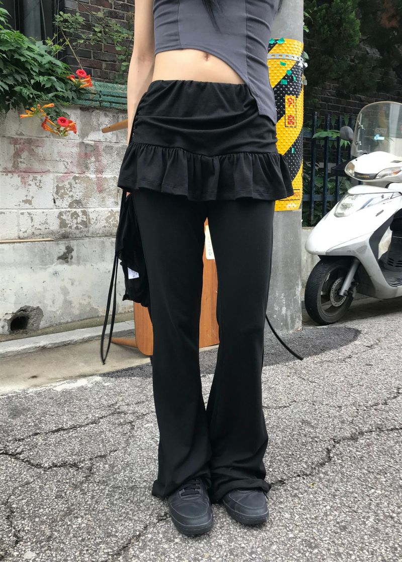RUFFLE ON PANTS