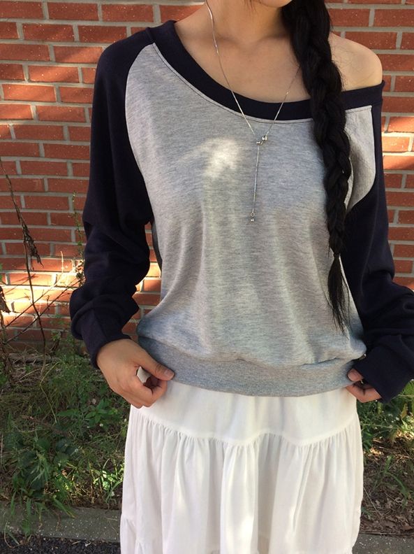 Tran Off-Shoulder Raglan Sweatshirt