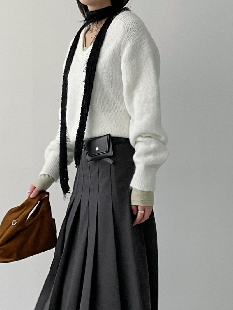 INCHANT ME(インチャントミー)の「Winter V-neck Raglan Knit(Tops)」