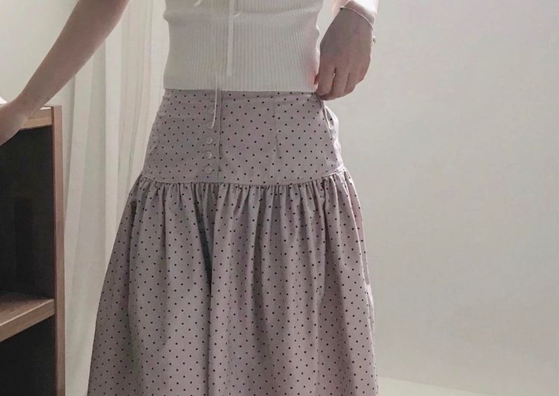 cheek dot flare button midi sk