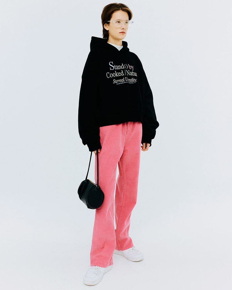 STAND BY TYPO CROP HOODIE-BLACK