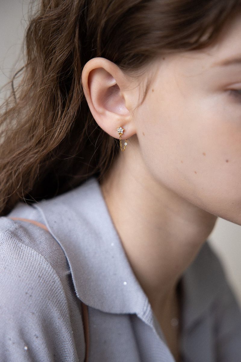 Tiny star and chain drop earring
