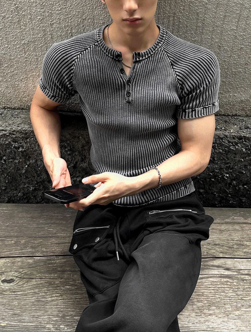 COSYHARU（コシハル）の「フェイデッド リブ ヘンリー マッスル Tシャツ（トップス）」