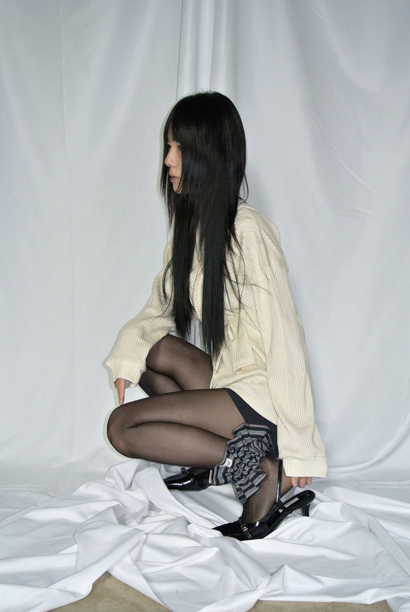 PETAL STRIPE SCRUNCH / BLACK