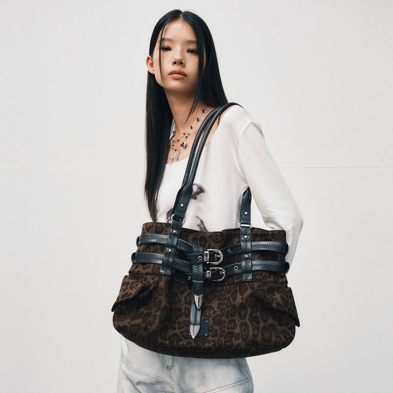 squareline（スクエアライン）の「Nexie_ Leopard Khaki（Bags）」