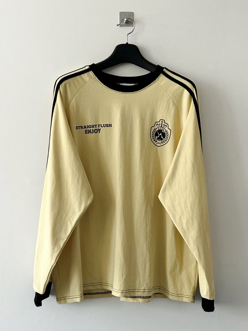 Sporty long sleeve top