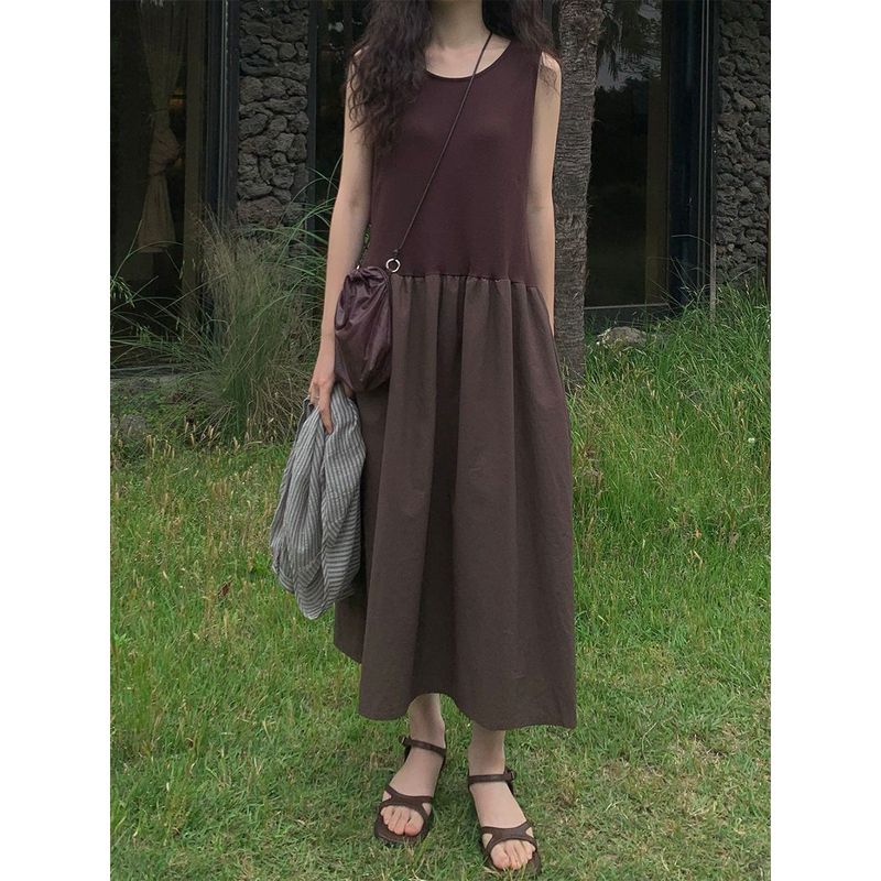 fair sleeveless dress