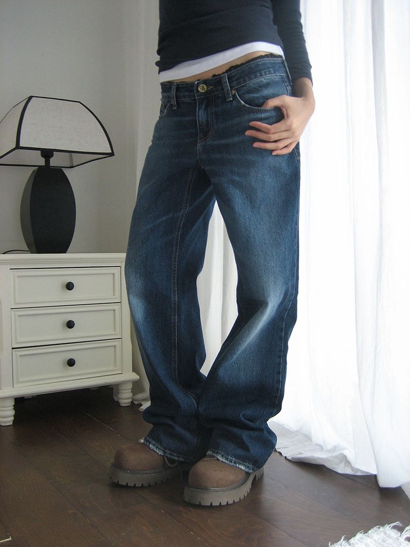 LOW BRUSH STRAIGHT DENIM