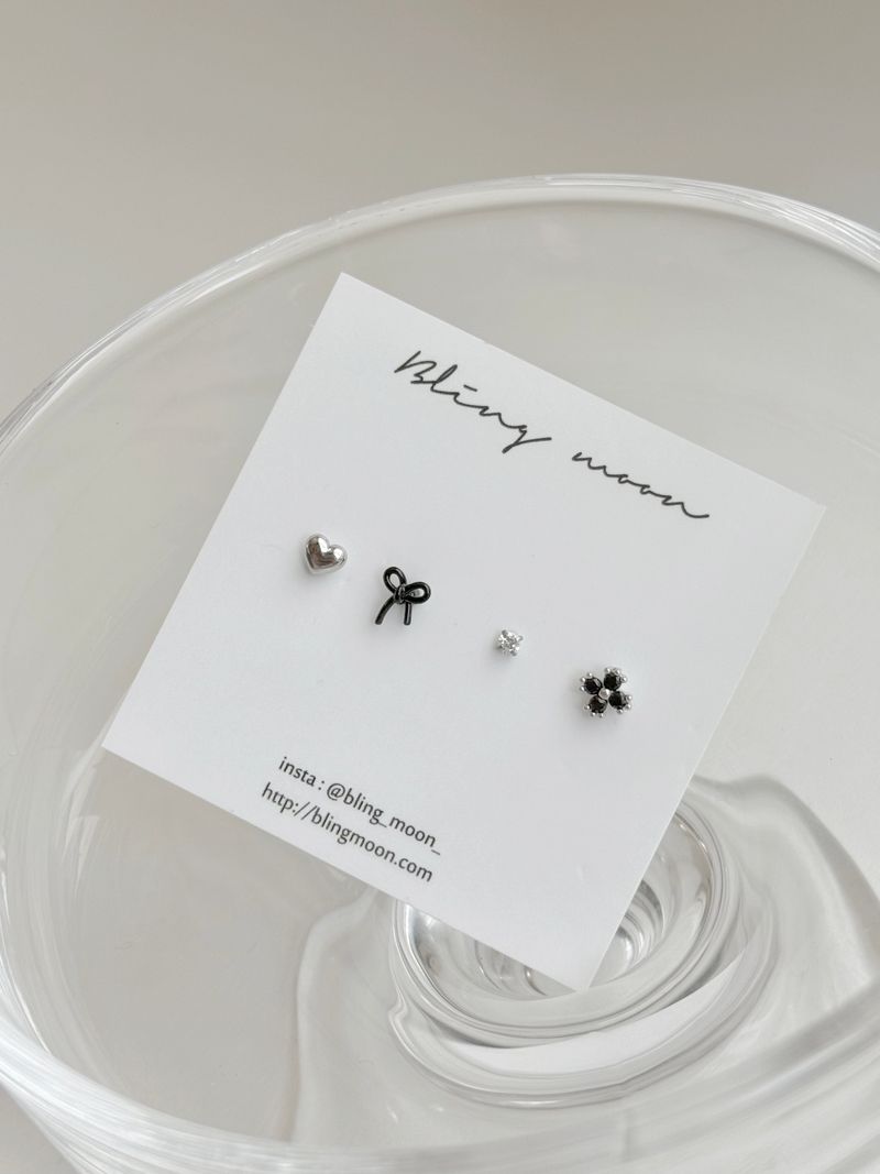 Blingmoon（ブリングムーン）の「[4 set] black ribbon piercing set / hip unique lovely y2k cubic heart（Accessories）」