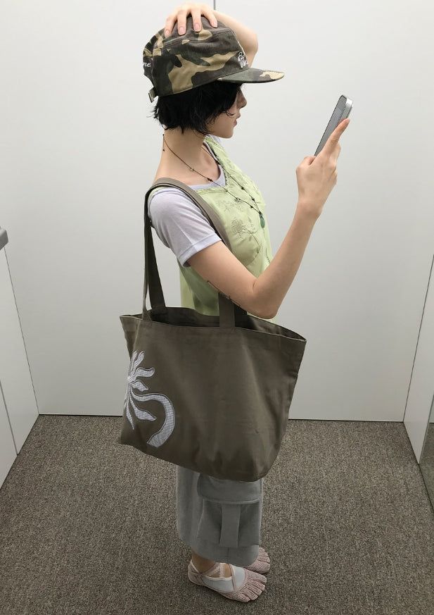 AAKE(アケ)の「ダンデライオン パッチ トートバッグ(バッグ)」