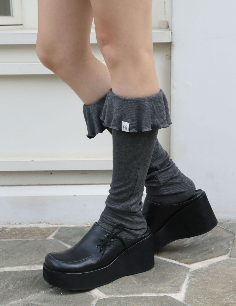 RUFFLE LONG SOCKS(CHARCOAL)
