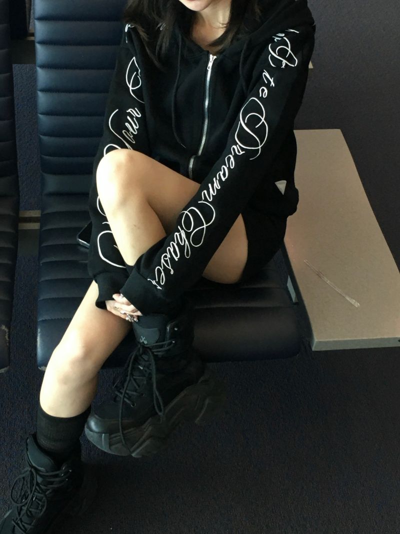[SET] Script Lettering Hoodie Zip-up and Short Pants (3c)