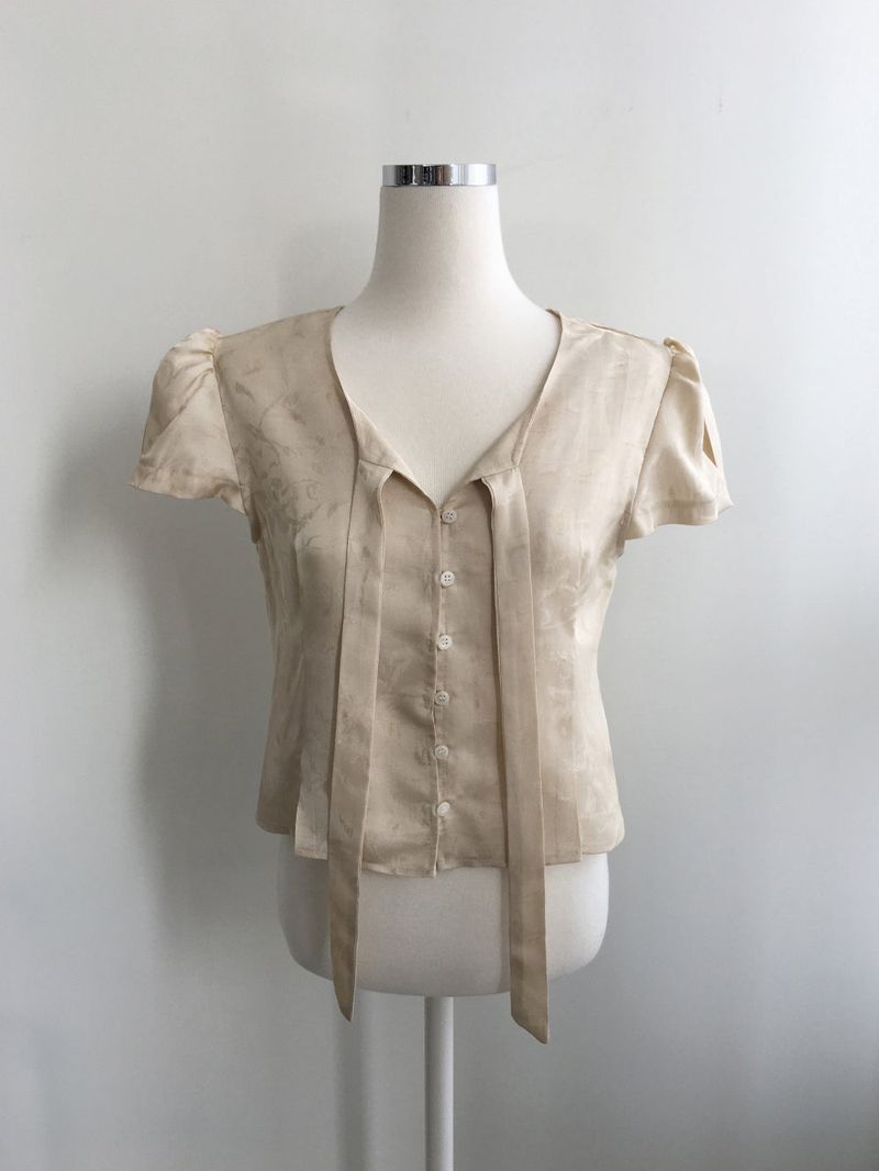 Jacquard tie puff blouse