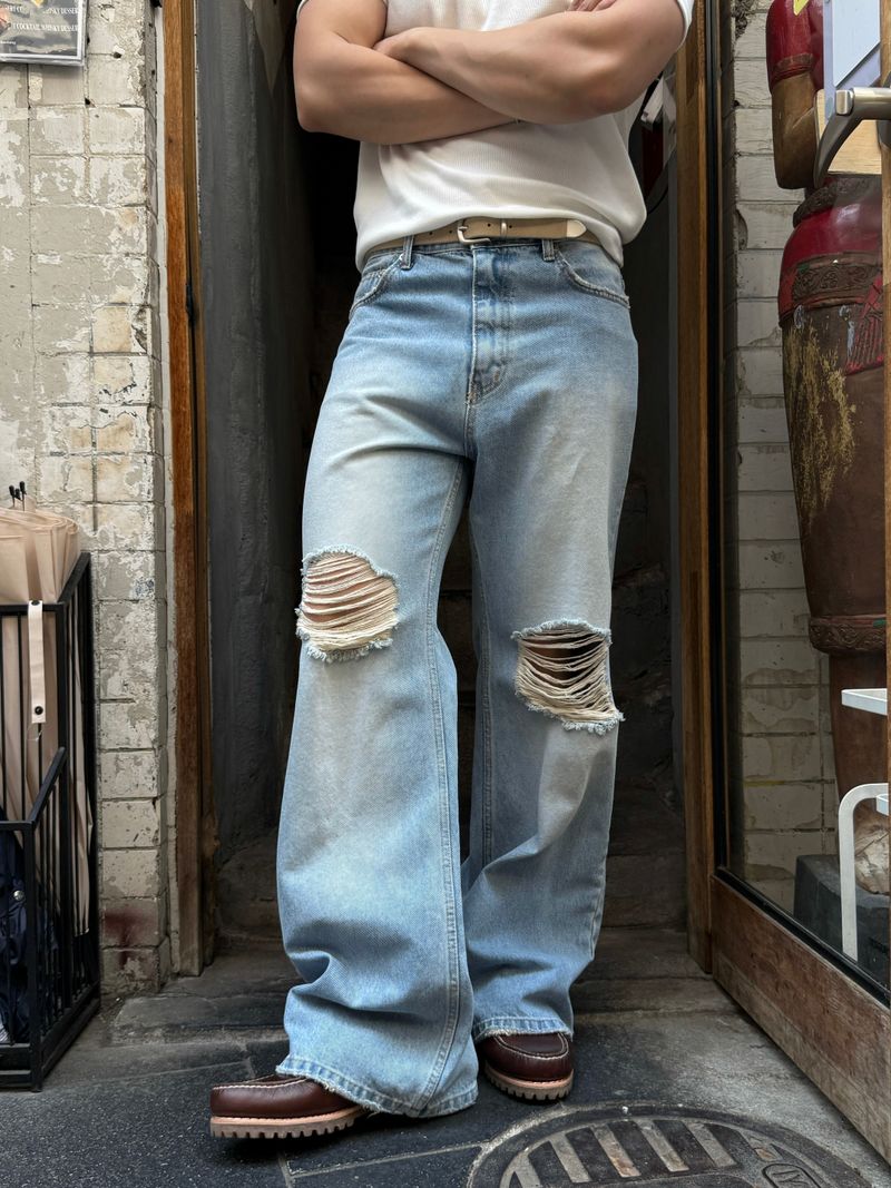 Curred destroyed flare denim pants