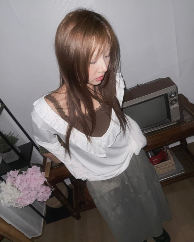 (3color) Ruffle Deep V-neck Slim Long Sleeve Tee