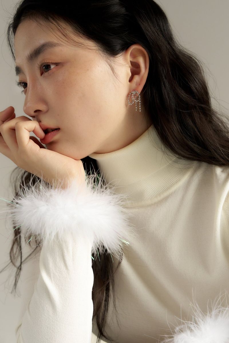 holi short ribbon earring - silver