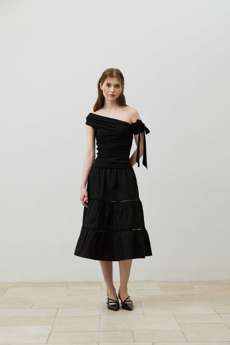RIA ONE-SHOULDER SHIRRING TOP / BLACK