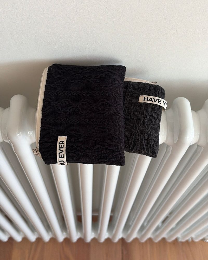Cable flat pouch - charcoal , M size