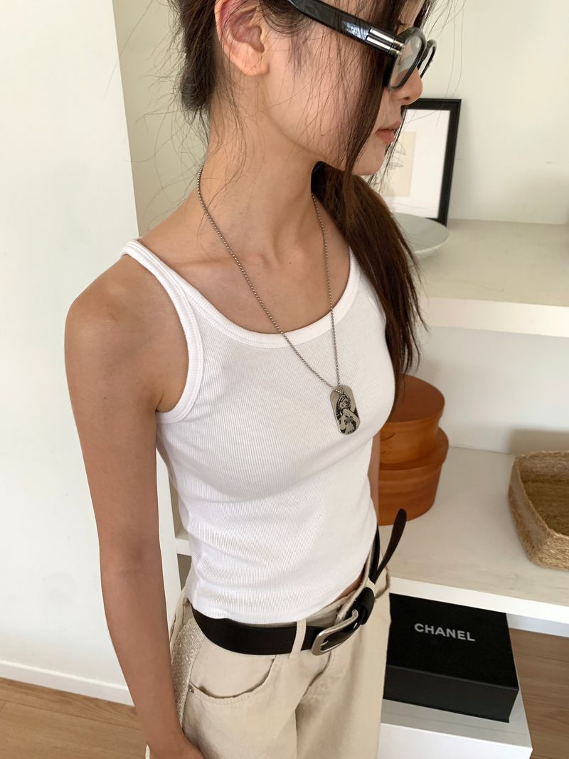 NEEDS SLEEVELESS (4C)
