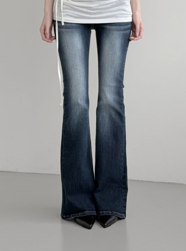 mnem（ムネム）の「Lume Deep Blue Washed Low Bootcut Denim（Pants）」