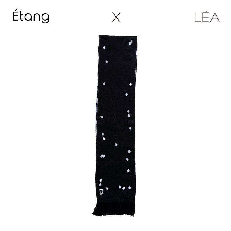 21 Étang Knit Muffler