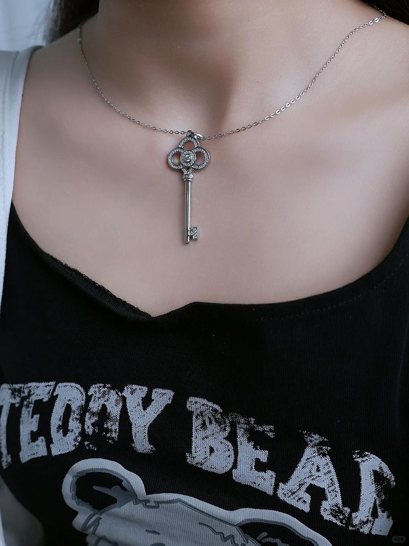 So beautiful key necklace