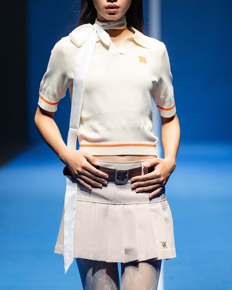 DVRK PRIVÉ BUTTONLESS POINTELLE KNITTED CROPPED POLO - CREAM