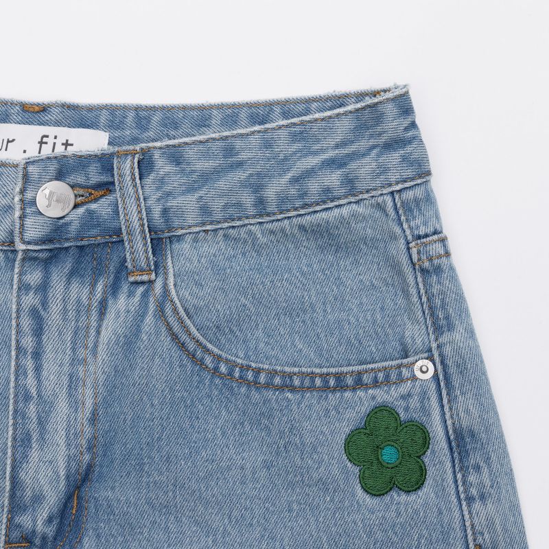 FLOWER EMBROIDERY LIGHT BLUE DENIM SHORTS code 18201