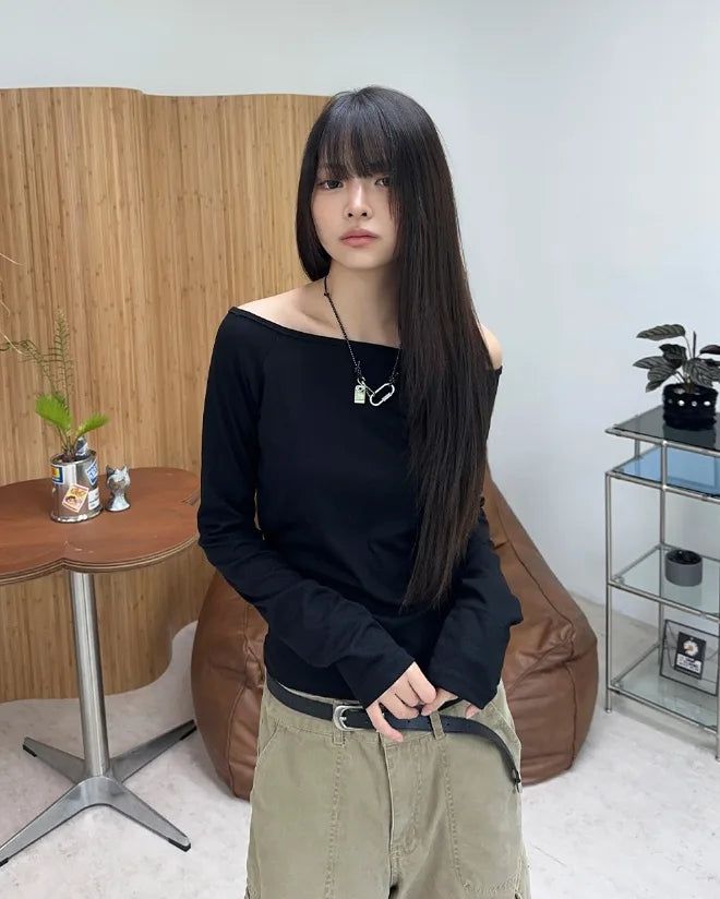 Para Off-shoulder Boat Neck Long Sleeve Tee