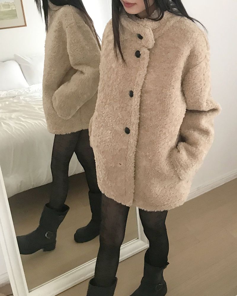 WONDER WONDER（ワンダーワンダー）の「Plon Fleece Half-Neck Midi Faux-Fur Coat Jacket（Jackets/Outerwear）」