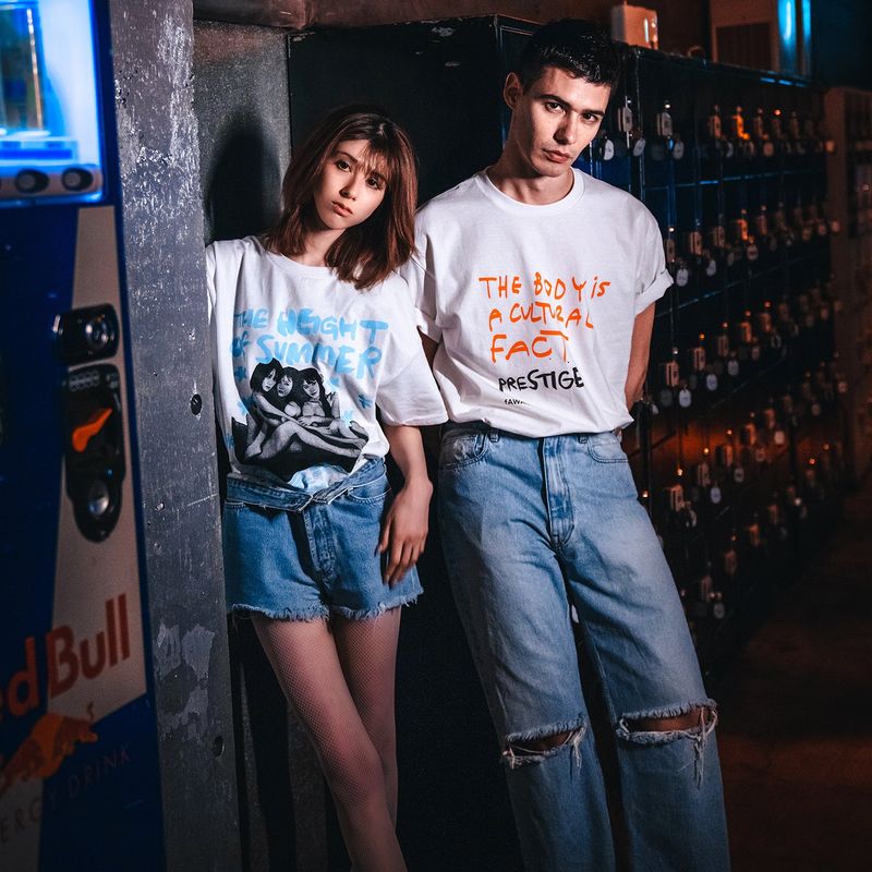 PRESTIGE APPAREL（プレステージアパレル）の「fAWA x PRESTIGE “グループ” 半袖Tシャツ（トップス）」
