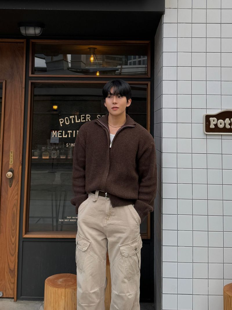 Fold crop knit zip up