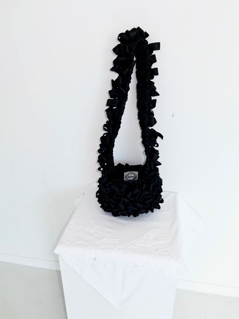 Ruffle cross sac