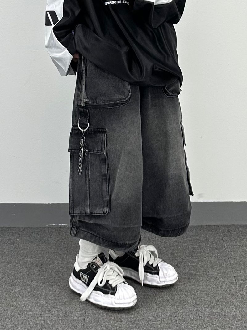 d-ring cargo shorts