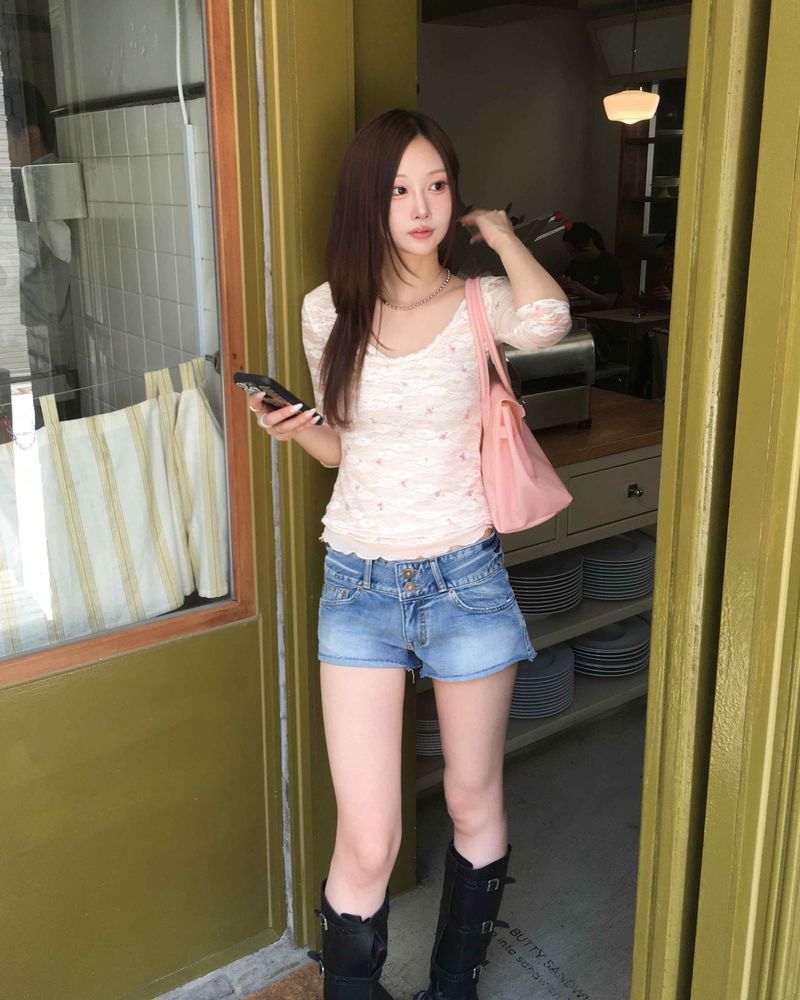 Flower lace T