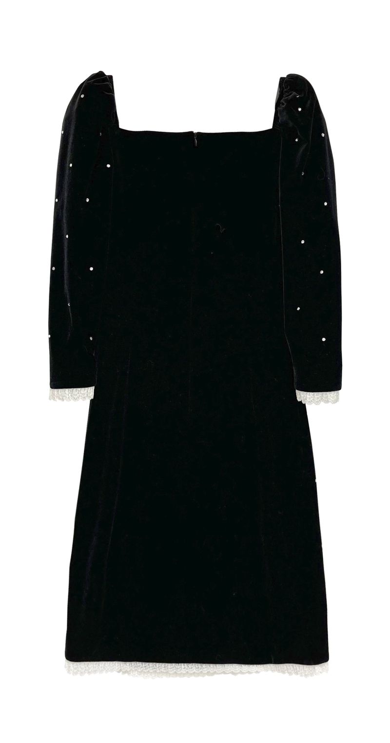 Velvet neckline dress
