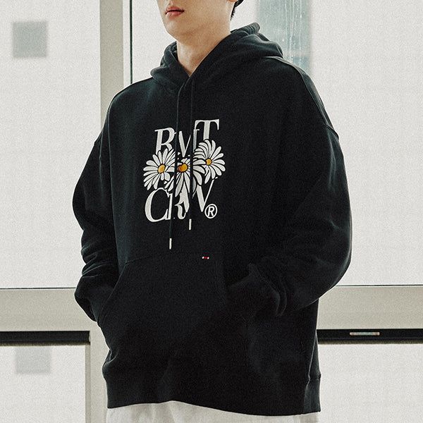 ROMANTIC CROWN(ロマンティッククラウン)の「OXEYE DAISY HOODIE_BLACK(Tops)」