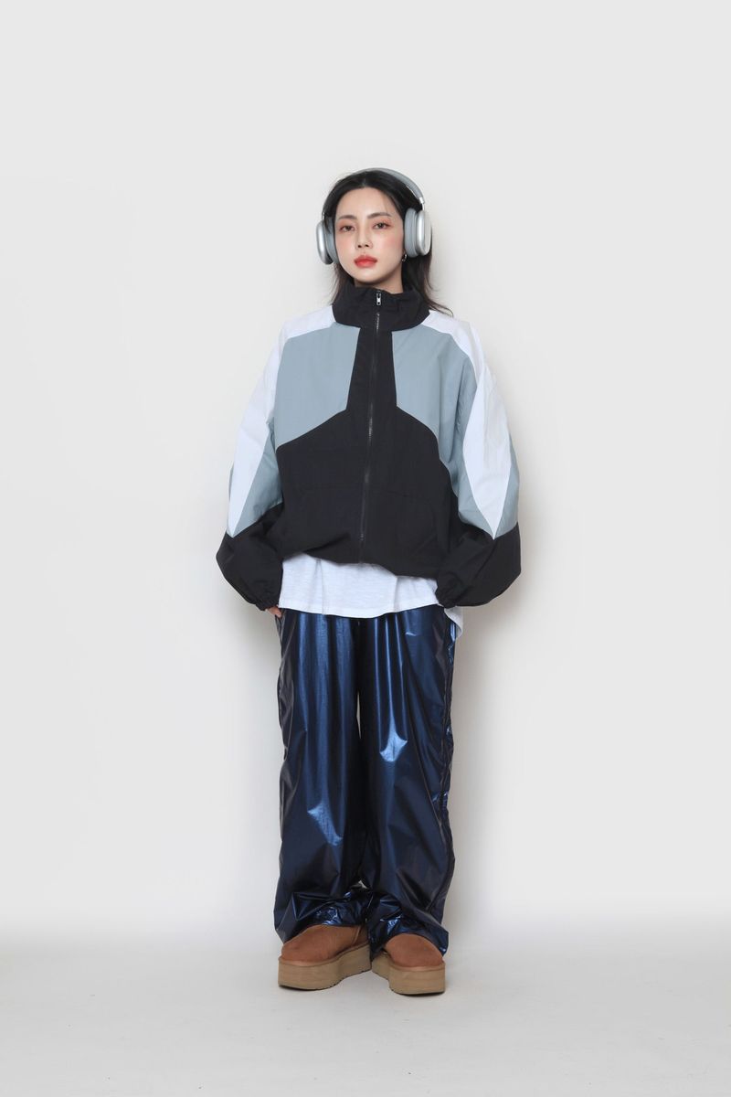 triple-colored zip-up