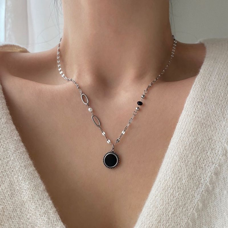 Acer rojo(アセルロジョ)の「bjj Double-sided mother-of-pearl onyx Coin Beads Necklace(Accessories)」