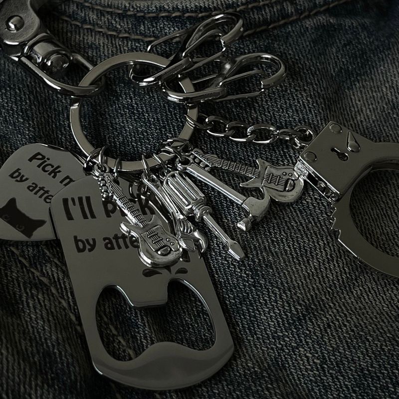 BYATENTING Pick Bartle Surgical Steel Keyring