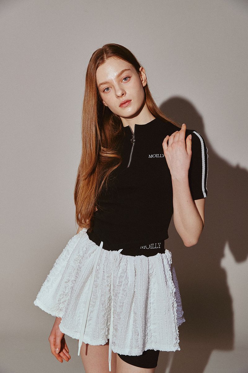 MOILLY(モイリー)の「Lace Tape Half Zip-Up Black(Tops)」