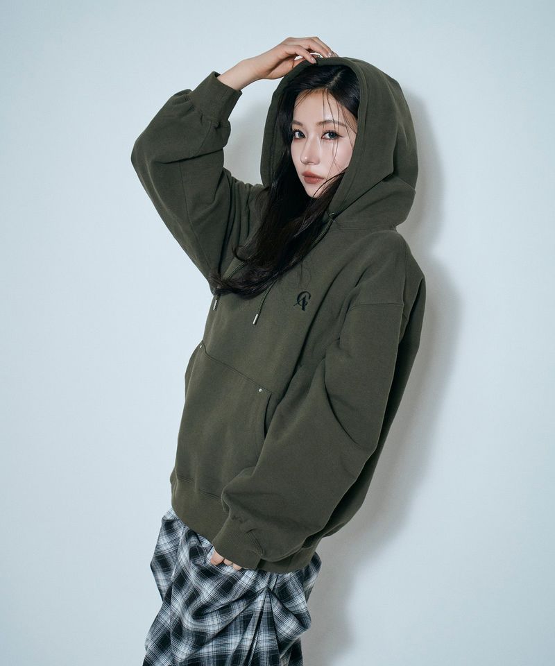 ANDGEEBEE（アンジービー）の「UNISEX 裏起毛パッチロゴパーカー（Tops）」