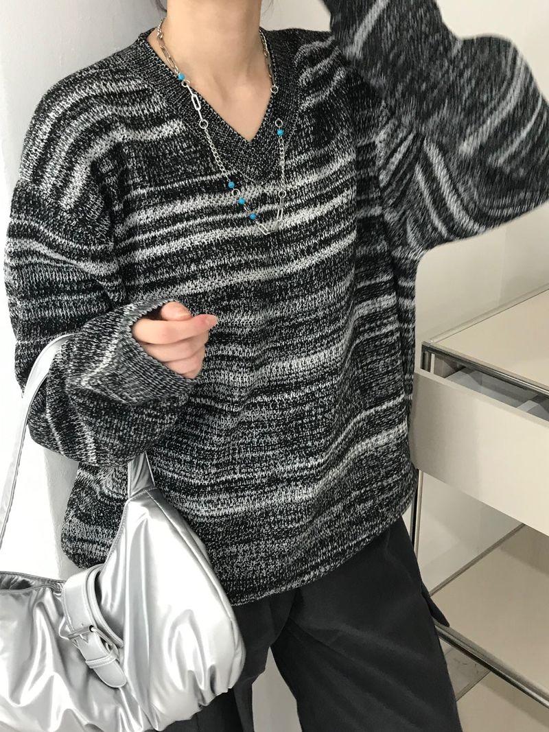 エリカストライプVネックニット