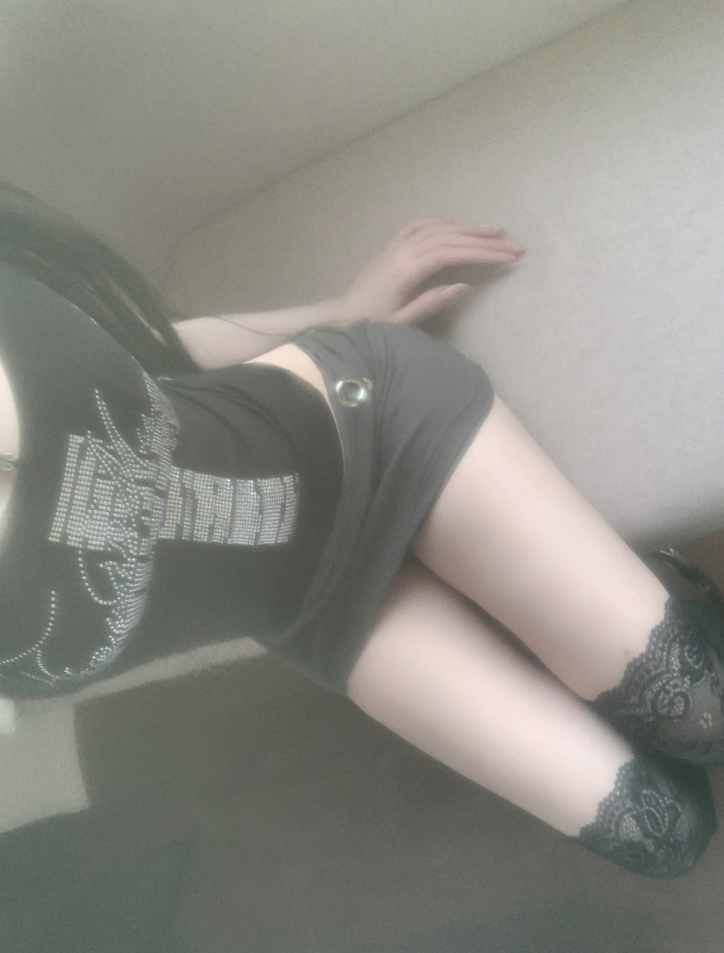 Demona Cubic Cross Top (black)
