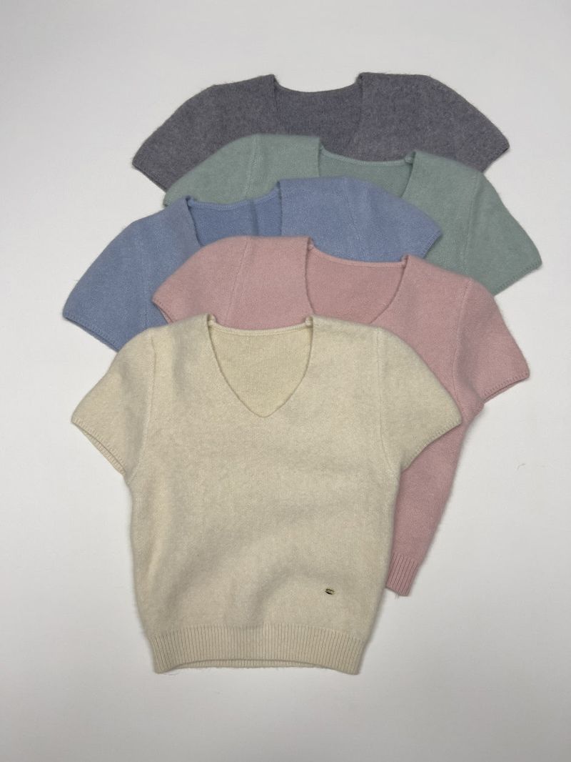 V-neck angora short-sleeved knit