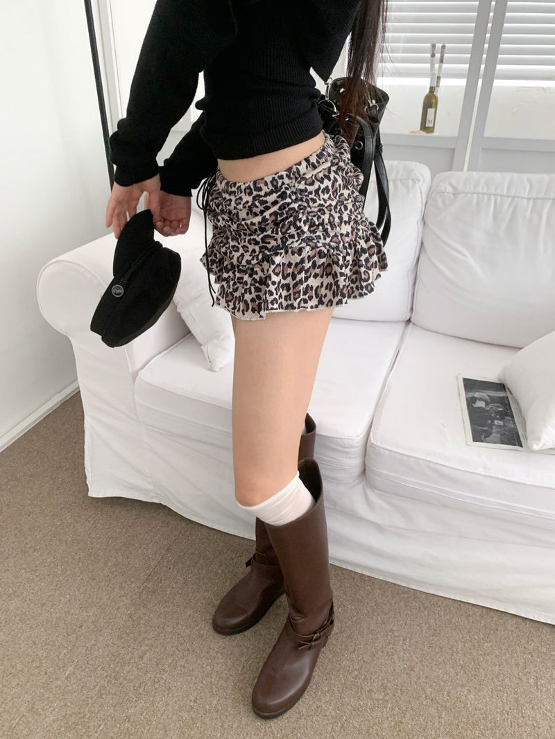 Feral Leopard Banding Mini Skirt Pants (Leopard)