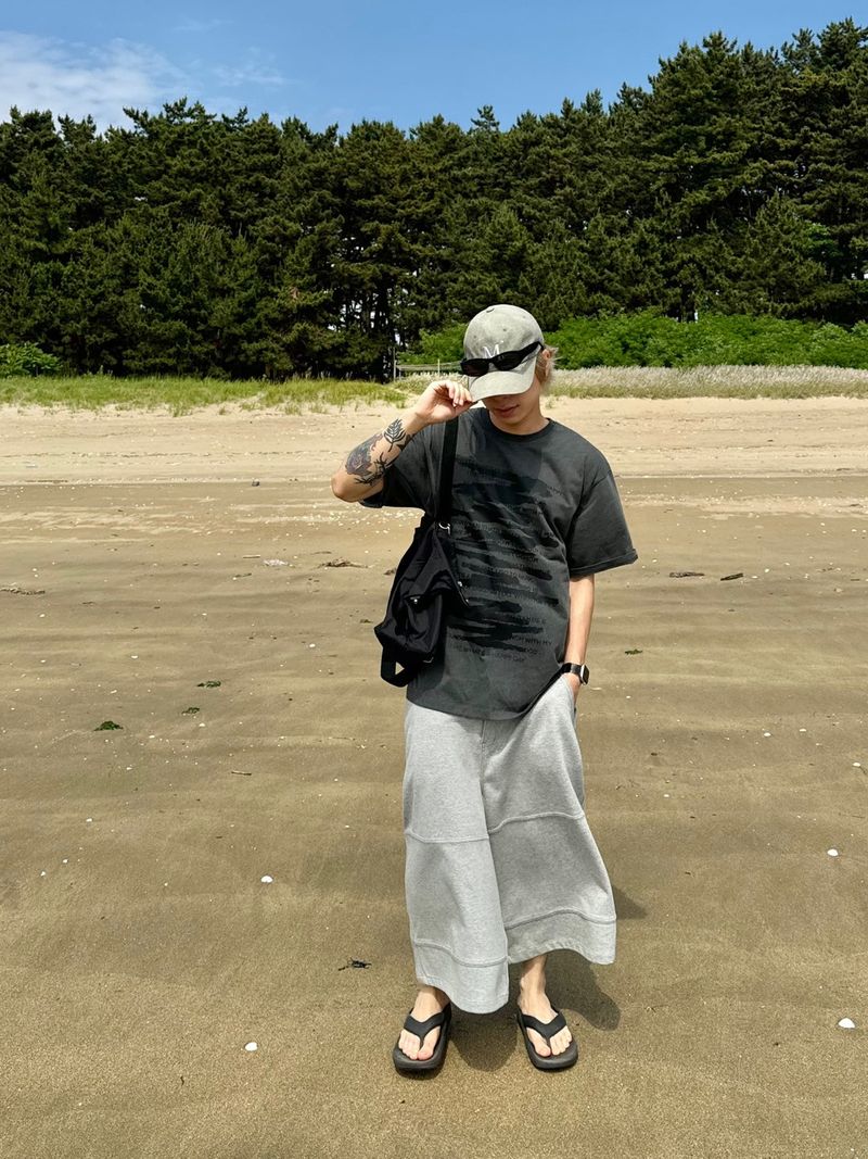 Unique cutting line low sweat bermuda pants 2C