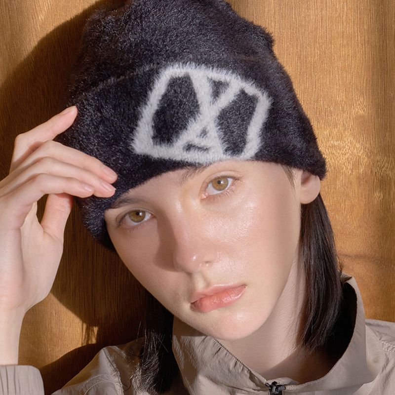 VA Square Jacquard Angora Beanie / Black